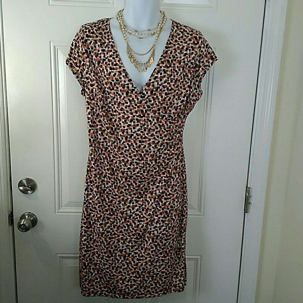 BCBG gathered waist printed dress w/ necklace